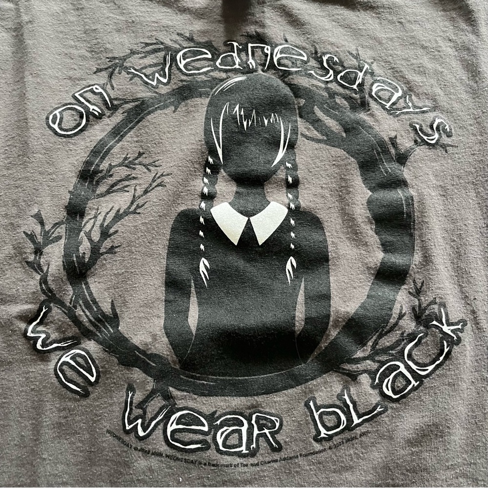 Gray Wednesday T-shirt “On Wednesdays We Wear Black" Addams Family Tee M/L MGM - Picture 5 of 7